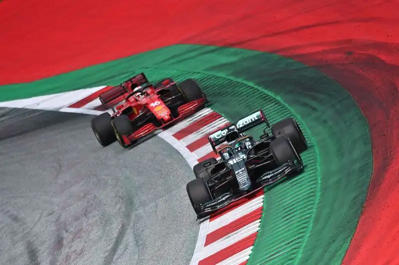 Alla fine, per Charles, è arrivato un settimo posto alle spalle del compagno Carlos Sainz