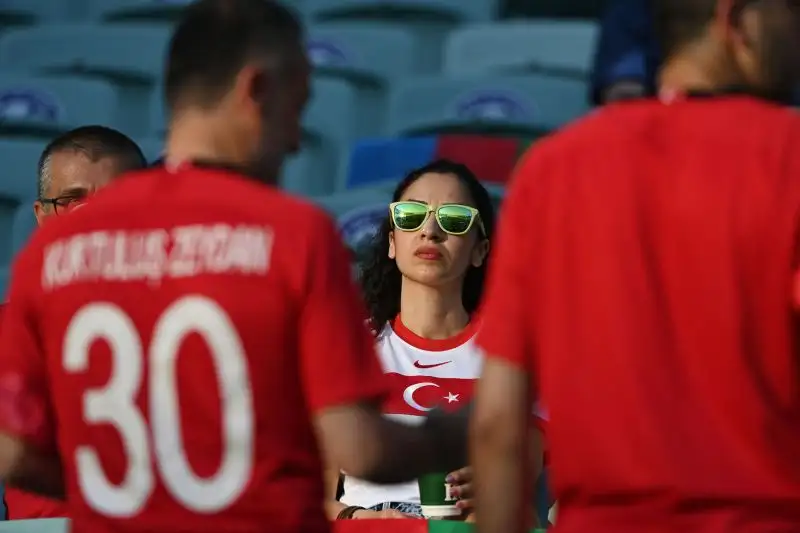 La Turchia ha sfoggiato le sue tifose in tribuna