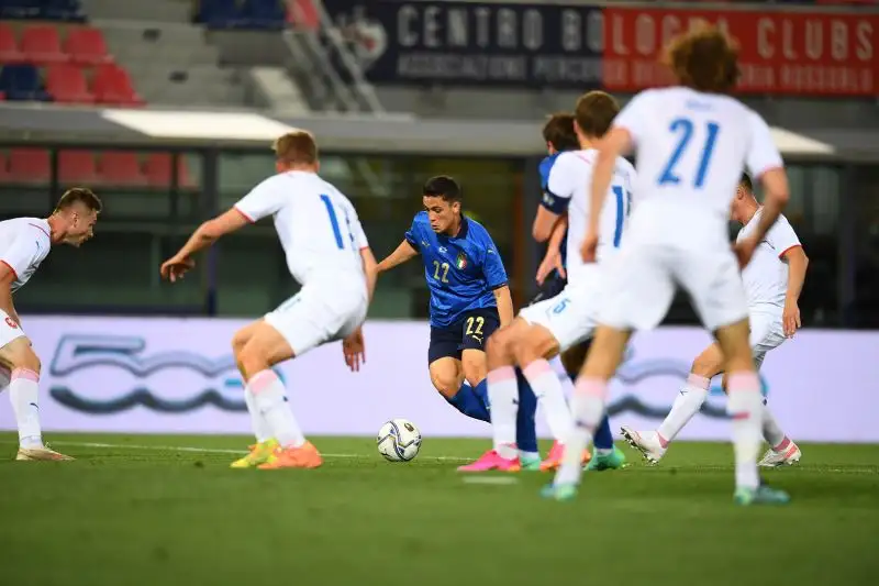 Raspadori, reduce dai campionati europei con l'Under 21 di Nicolato, si è subito inserito nel gruppo dei 'grandi'