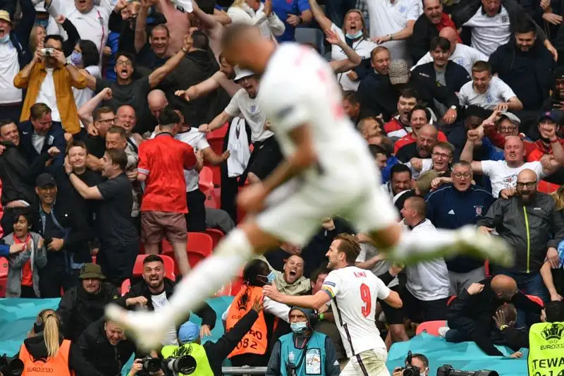 Il gol è liberatorio per Kane, ma anche per il popolo inglese appassionato di calcio: la Germania rappresentava un autentico spauracchio dai tempi della finale vinta nel vecchio Wembley nel 1966