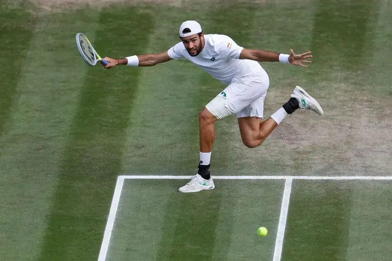 Niente da fare per il romano, che però ha dato del filo da torcere al serbo
6-7, 6-4, 6-4, 6-3 il punteggio finale