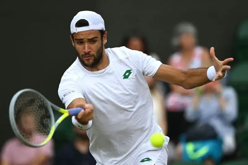 Sempre solido il tennista romano, che approdando agli ottavi ha eguagliato il suo miglior risultato a Londra, ottenuto nel 2019