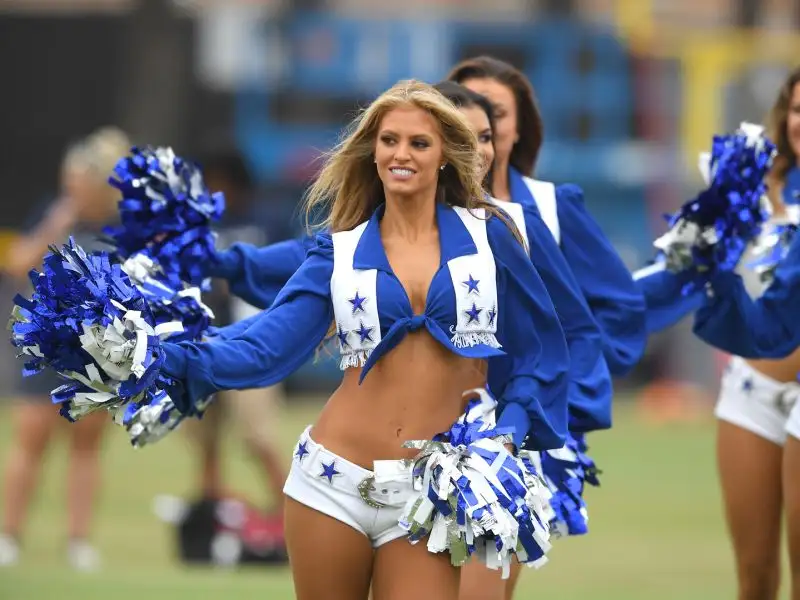 Le esibizioni delle cheerleaders sono soprattutto presenti durante i match di football, baseball, hockey, basket e wrestling