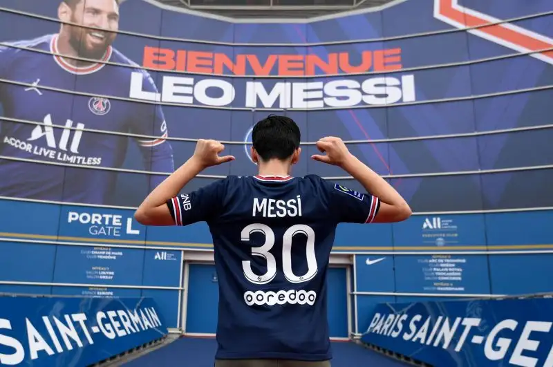 "Lasciare Barcellona è stato davvero difficile, ma dopo tanti anni dovevo cambiare", ha spiegato Messi in conferenza stampa