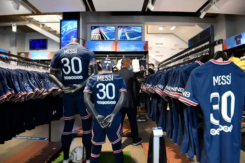 "Mi sto godendo tutto questo sin dal primo momento, e la mia famiglia è con me", ha garantito ancora il neo attaccante del PSG