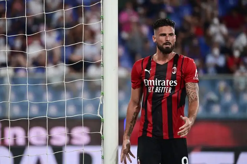 Giroud 6. Buon esordio italiano per il francese ex Chelsea, a cui manca il gol ma non la grinta e l'intelligenza dal punto di vista tattico