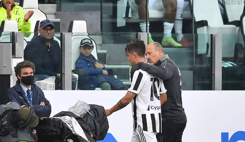 L'argentino è scoppiato in lacrime ed ha lasciato il campo sulle proprie gambe, tra gli applausi del pubblico, al suo posto dentro Kulusevski.