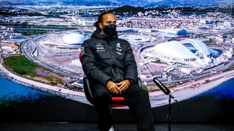 "Fortunatamente non ho strascichi per l'incidente di Monza. Ho lavorato molto con la mia coach Angela, yoga, massaggi, agopuntura, e ho anche svolto allenamento sul potenziamento" ha infine raccontato Hamilton, ritornando sul clamoroso scontro che l'ha visto protagonista insieme a Verstappen