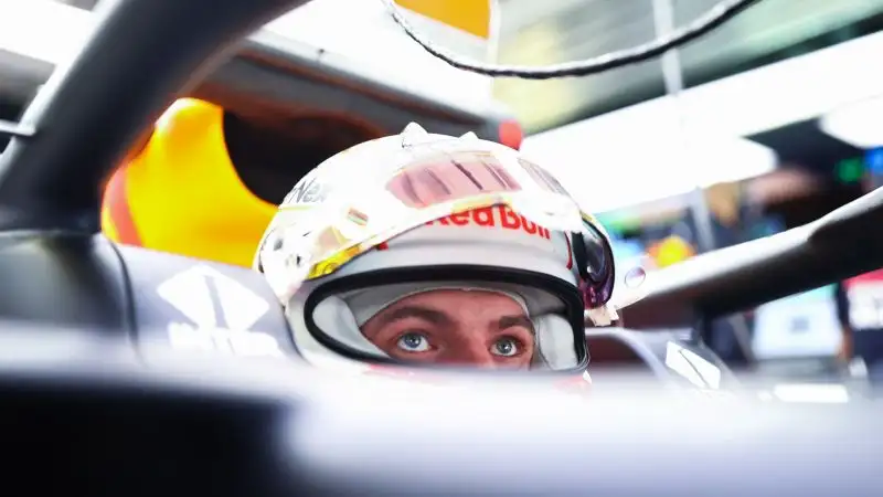 "In realtà sono molto rilassato e tranquillo - ha detto Verstappen -. Sono perfettamente consapevole di avere a disposizione una macchina molto competitiva e so di potere lottare per la vittoria in ogni fine settimana. Mi sto concentrando su me stesso"