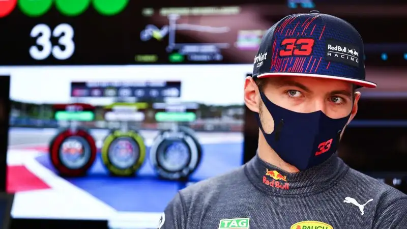 Prima di salire sulle rispettive monoposto, Lewis Hamilton e Max Verstappen non hanno lesinato frecciate