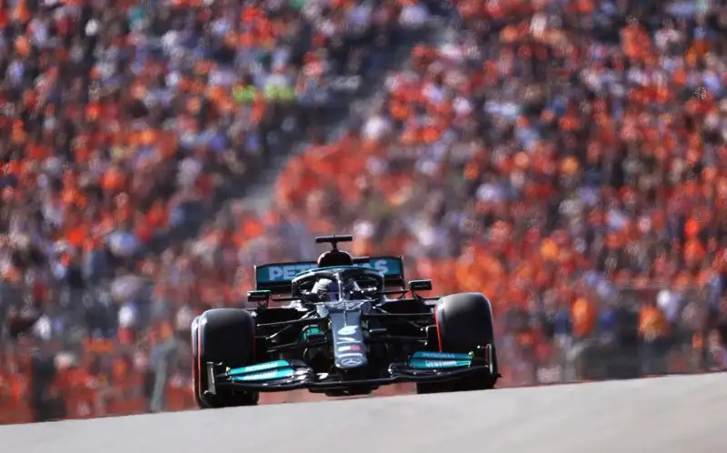 Lewis Hamilton 8,5: il vecchio leone non molla mai, il risultato del Gp resta in bilico grazie alla sua grinta da campione quando neanche il suo box ci crede più, strepitoso il giro veloce ottenuto all'ultima tornata