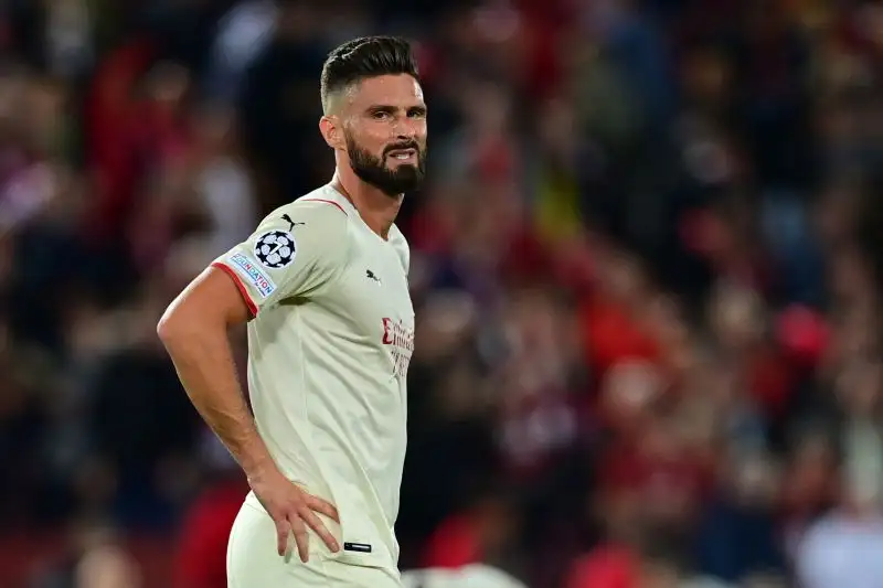 Giroud 5,5. Subentra nella ripresa ma ha pochi palloni per rendersi utile, al rientro dopo il Covid