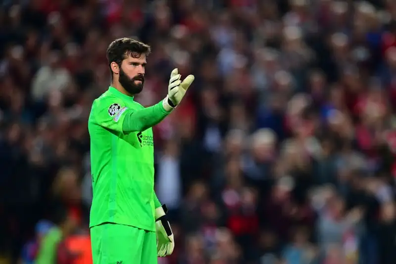 Alisson 6. Non ha colpe specifiche sui gol subiti ma da uno come lui ci si aspetta anche qualcosa di più
