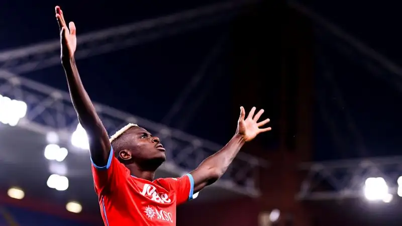 Osimhen 8: altri due gol e tanta fisicità per il nigeriano
