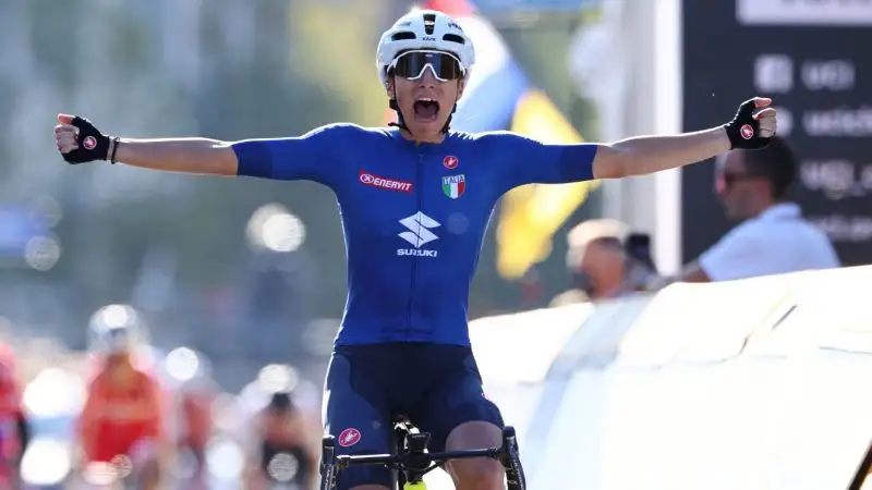 Ai campionati del mondo di ciclismo su strada, nella gara in linea Elite trionfa Elisa Balsamo