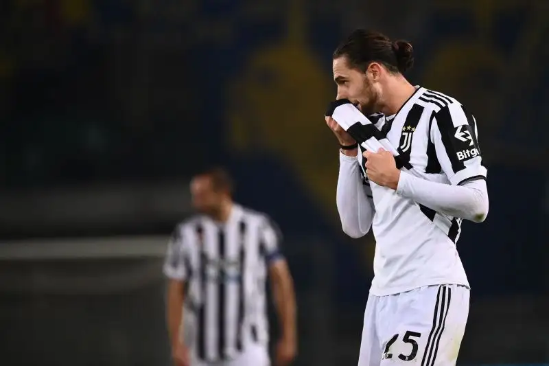 Rabiot 4: praticamente inesistente, e quando tocca palla spesso sbaglia.