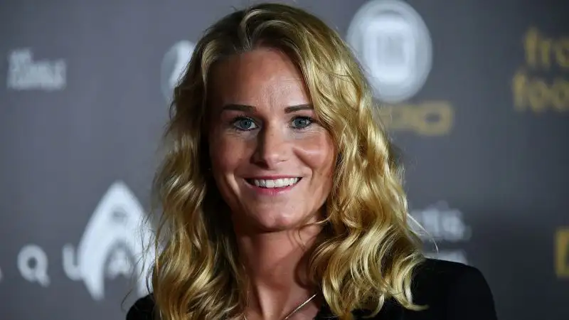 Nel 2016 vola negli Stati Uniti per vestire la maglia del Portland Thorns ma non riesce a ingranare e, dopo il prestito al PSG, nel 2018 torna a Lione