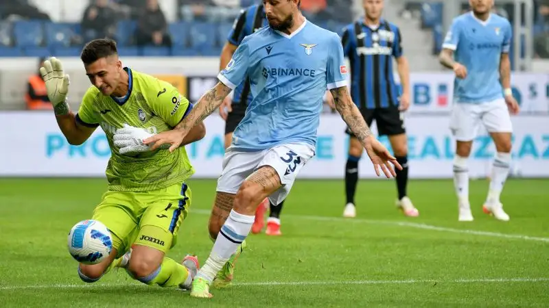 Musso 6.5: non ha vita facile contro l'attacco della Lazio, ma dà il suo contributo con importanti parate
