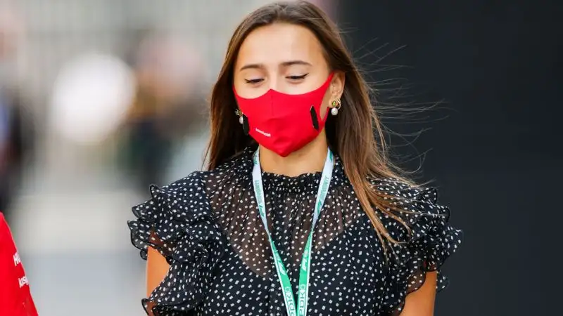 Prima del Gp di Monza si è resa protagonista di un gesto molto dolce...
...ha pubblicato la foto del casco che Charles Leclerc avrebbe usato in gara.
