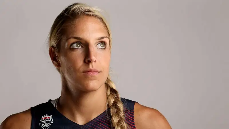 Nel 2017 si trasferisce alle Washington Mystics