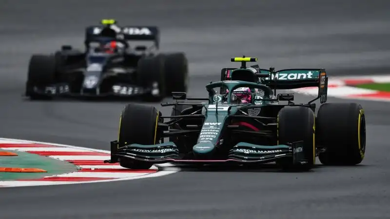 Sebastian Vettel 4.5: vince il premio 'idea sbagliata' del giorno con un cambio gomme da evitare