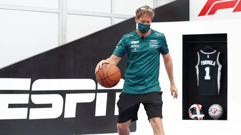 Prima collaborazione tra NBA e F1 per festeggiare il GP  degli Stati Uniti e la 75° stagione dell'NBA