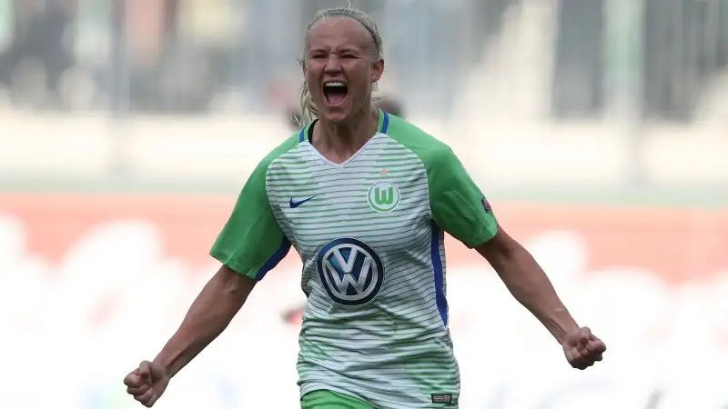 Nella stagione 2018-2019 si è laureata capocannoniere della UEFA Women's Champions League