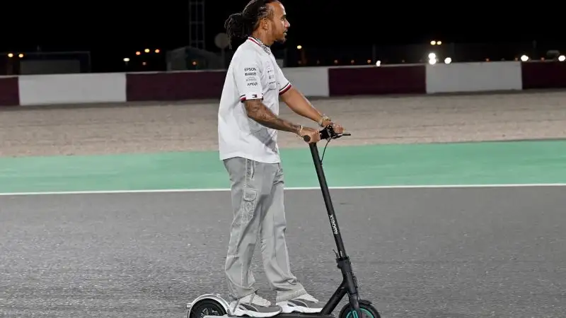  "Mi voglio concentrare su questo fine settimana perché siamo ancora dietro e la Red Bull qui sarà molto veloce" ha infine dichiarato il pilota della Mercedes