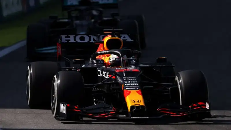 M. Verstappen 8: capisce che sarà una domenica difficile. Lotta finché può, in maniera anche scomposta, e deve accontentarsi di un secondo posto