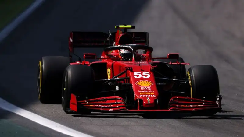 C. Sainz 5.5: aveva illuso tutti sabato, parte male alla domenica e si fa superare anche dal compagno di squadra