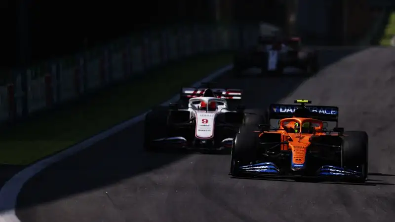 L. Norris 5.5: gara condizionata dal contatto con Sainz al via, ma la rimonta si ferma al decimo posto. Hamilton dimostra che si poteva fare di più