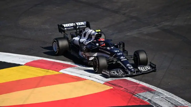 Pierre Gasly 8: forse il segreto meglio custodito di questa F1. Quasi mai inquadrato, porta a casa un quarto posto solidissimo dopo una domenica in solitaria