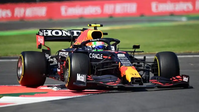 Sergio Perez 7: sognava di accompagnare Verstappen in una doppietta storica, tutto il pubblico guidava con lui. Manca però il colpo di reni conclusivo
