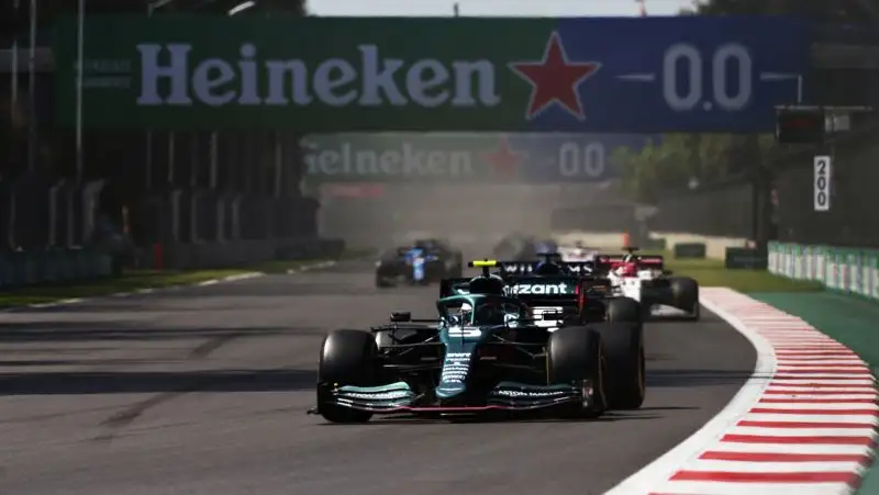 Sebastian Vettel 7: se la sua Aston Martin sembra fare il passo del gambero da settimane, la stoffa del campione non cambia. E i punti in cascina li porta lui