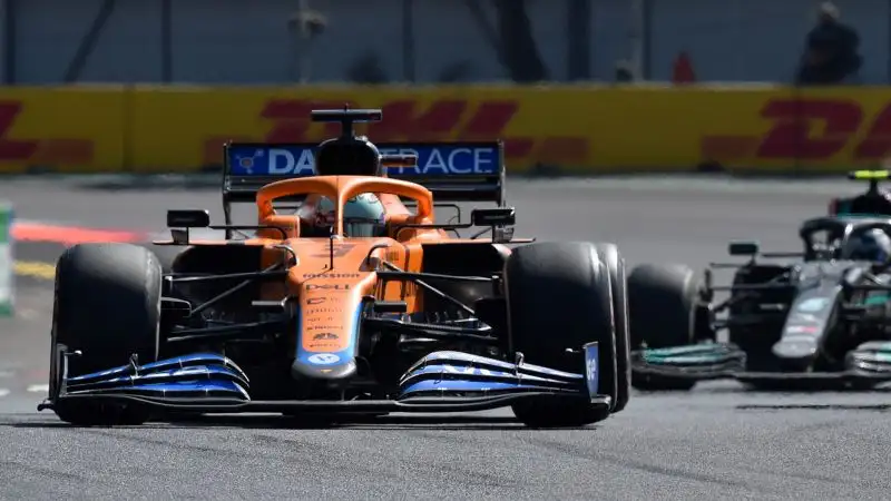 Daniel Ricciardo 5: parte come una scheggia e sogna addirittura di infilarsi davanti a Perez e Bottas, ma centra quest'ultimo e finisce in fondo. Non si riprenderà mai