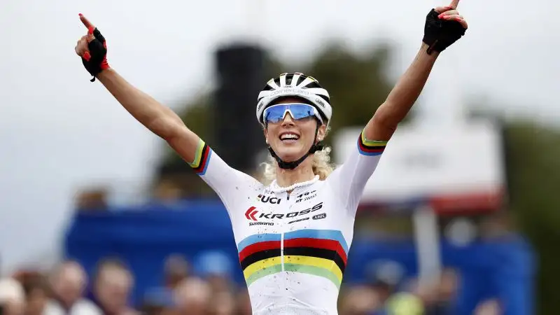 In stagione conquista anche la sua seconda coppa del mondo Elite di cross country, e si piazza nona in linea ai campionati del mondo su strada di Richmond