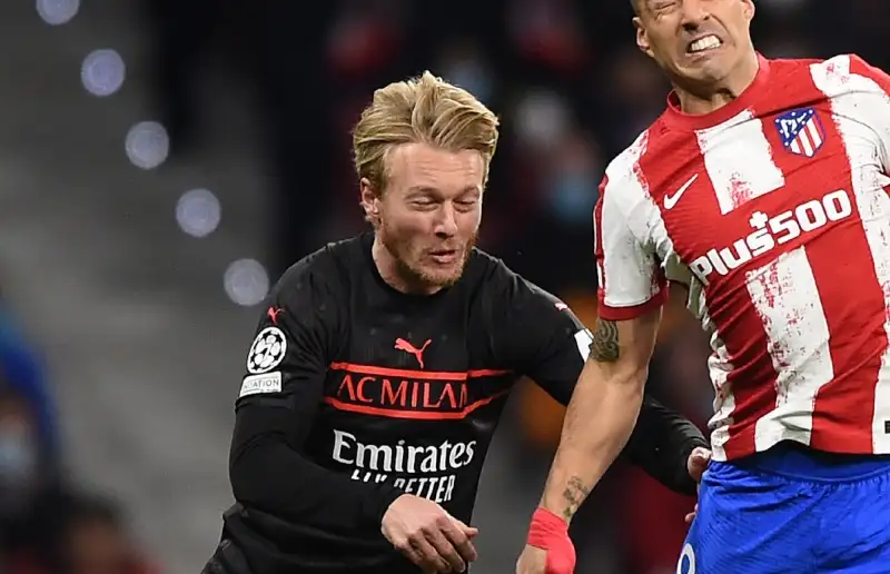 Kjaer 7: se la cava con esperienza con Suarez, sfiora il gol nella ripresa