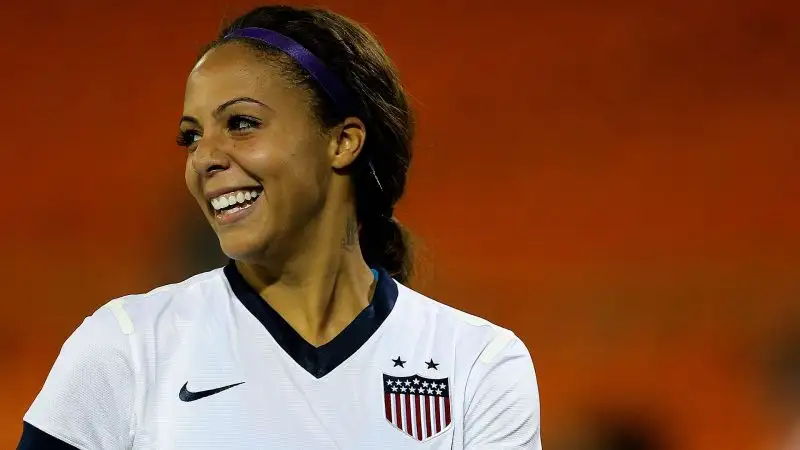 Nel 2012 si è trasferita nei Seattle Sounders, poi ha vestito le maglie di Boston Breakers e Seattle Reign