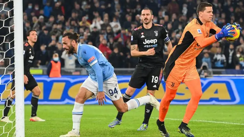 Szczesny 6: poco impegnato nel corso della partita ma quando viene chiamato in causa risponde
