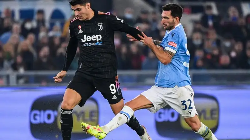 Cataldi 5: errore ingenuo su Morata in area, intervento che porta al primo rigore in favore dei bianconeri