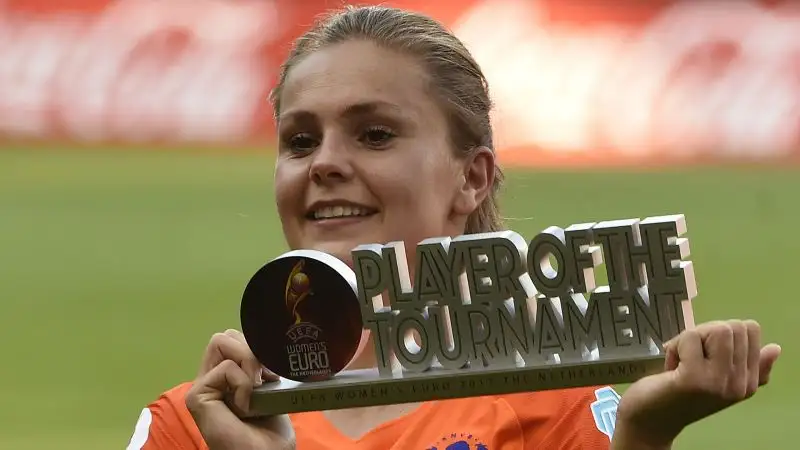 Nel 2017 si è aggiudicata il Best FIFA Women's Player come miglior giocatrice dell'anno