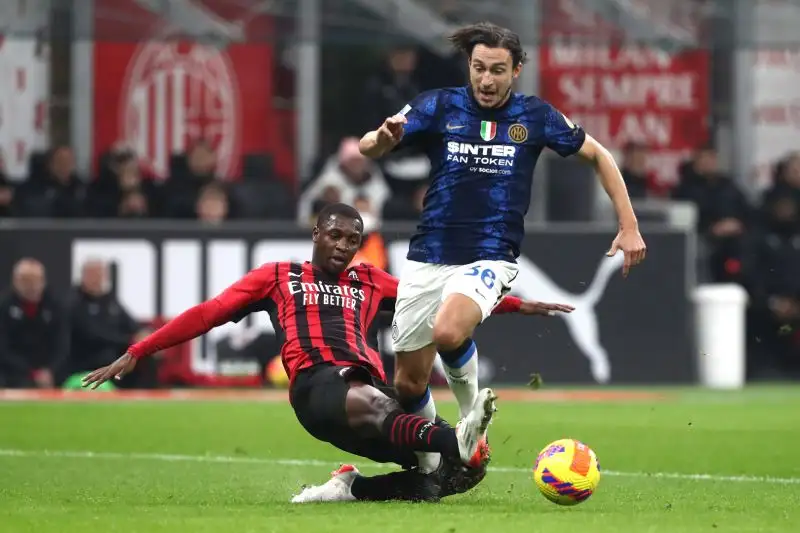 Ballo-Touré 5. Fa rimpiangere Theo Hernandez commettendo un fallo da rigore. Ammonito e sostituito all'intervallo