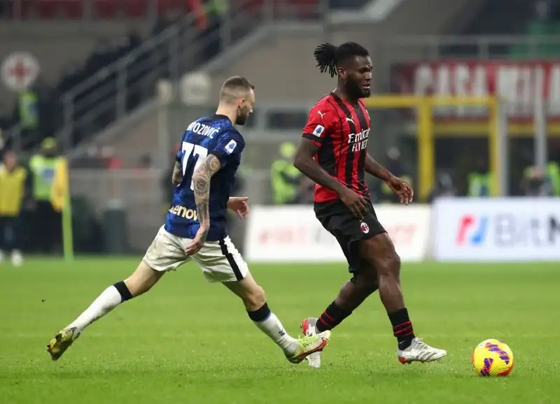 Kessié 5. Atterra subito Calhanoglu regalando il rigore dell'1-0 e si divora nel finale la rete della vittoria