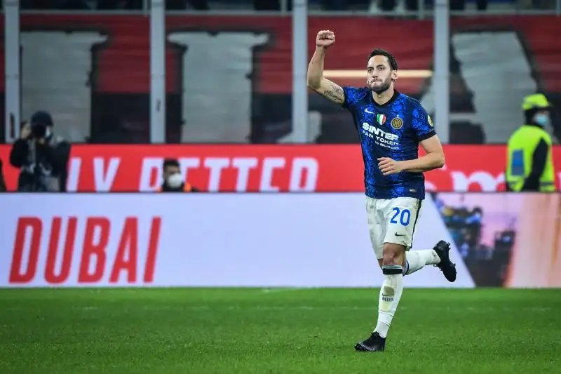 Calhanoglu 6,5. Schierato un po' a sorpresa, si conquista e trasforma con personalità il rigore dell'1-0. Basta e avanza anche se non fa poi molto altro
