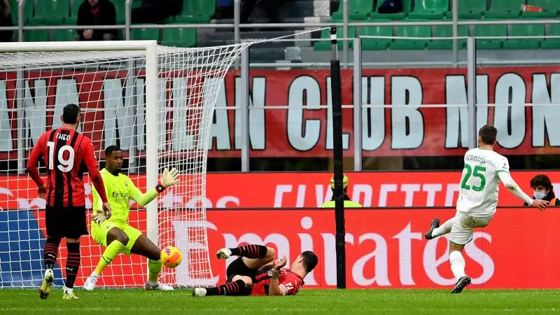Maignan 6: non il più fortunato dei rientri quello del portiere rossonero, che incassa tre gol ma non è responsabile della sconfitta della sua squadra