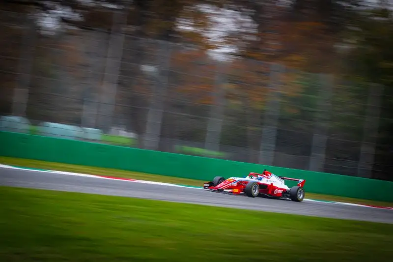 Tripletta per il team francese R-Ace GP sul podio di gara-1 della Formula Regional European Championship by Alpine. Foto di Cristian Lovati