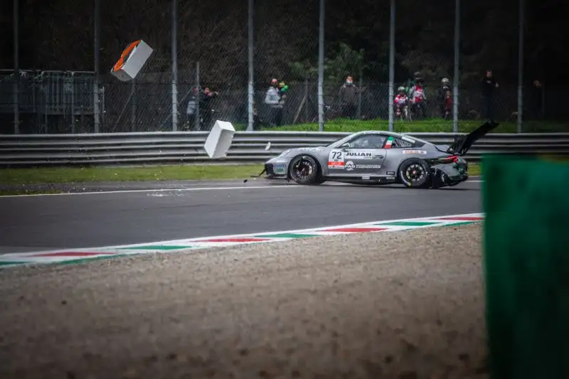 Le due gare disputate sul circuito brianzolo sono state condizionate dalla pioggia e hanno regalato grande spettacolo, con una lotta serrata fino alla ultima curva. Foto di Cristian Lovati