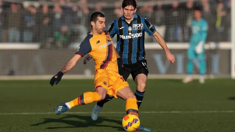de Roon 5: una gara complicata per il centrocampista olandese, che appare in difficoltà contro la grande gara della Roma