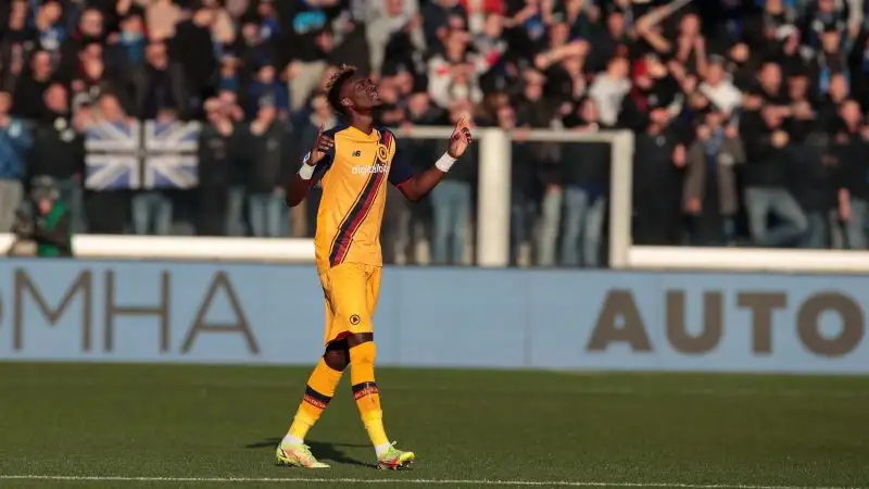 Abraham 7.5: un'ottima prestazione per l'attaccante inglese, che apre le marcature nei primi sessanta secondi e le chiude per il definitivo 4 a 1 per i giallorossi