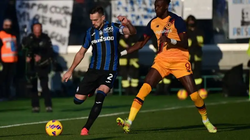 Toloi 5: una partita difficile complessivamente per la linea difensiva orobica, con il capitano dell'Atalanta che è imperfetto in diverse occasioni